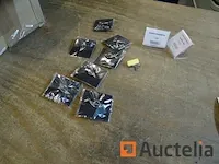 Etikethouder karton, mini pins - afbeelding 1 van  8