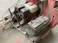 Eureka 870s zelfrijdende veegmachine benzine motor - afbeelding 3 van  16
