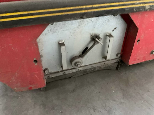 Eureka 870s zelfrijdende veegmachine benzine motor - afbeelding 8 van  16