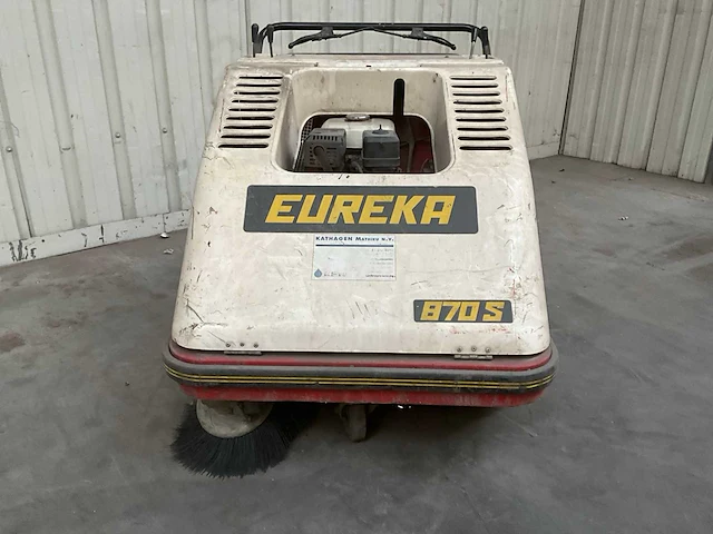 Eureka 870s zelfrijdende veegmachine benzine motor - afbeelding 9 van  16