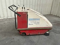Eureka 870s zelfrijdende veegmachine benzine motor - afbeelding 10 van  16
