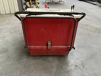 Eureka 870s zelfrijdende veegmachine benzine motor - afbeelding 12 van  16