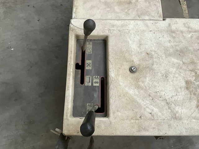 Eureka 870s zelfrijdende veegmachine benzine motor - afbeelding 14 van  16