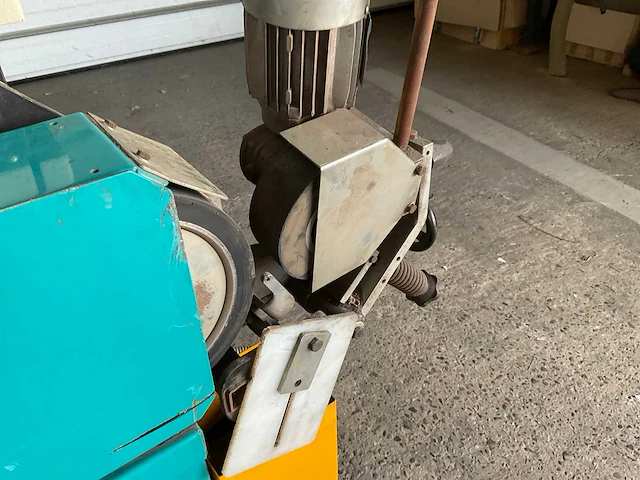 Euro fintec 128 bandschuurmachine - afbeelding 10 van  11