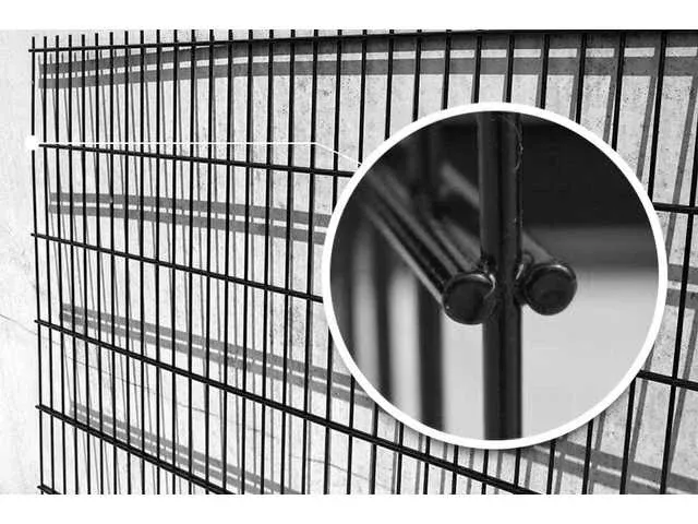 Europees fabrikaat - 2d - 6/5/6mm - lot panelen met palen en bevestigingen - afbeelding 1 van  9