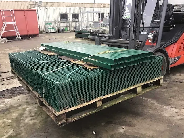 Europees fabrikaat 2d super 8/6/8mm lot panelen met palen en bevestigingen - afbeelding 3 van  8