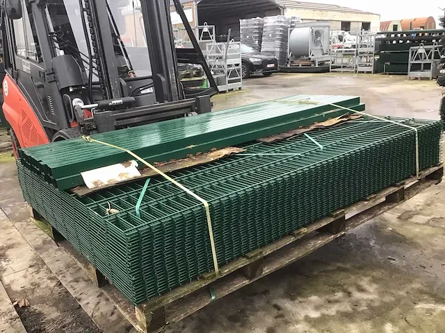 Europees fabrikaat 2d super 8/6/8mm lot panelen met palen en bevestigingen - afbeelding 4 van  8