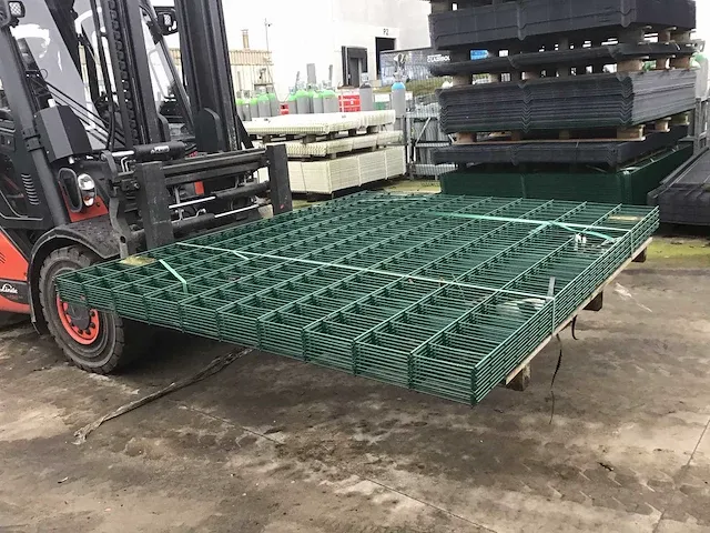 Europees fabrikaat 2d super 8/6/8mm partij panelen met palen en bevestigingen - afbeelding 3 van  10