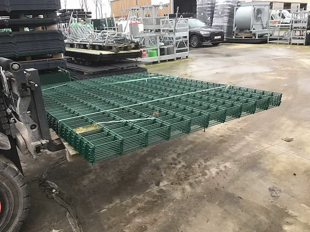 Europees fabrikaat 2d super 8/6/8mm partij panelen met palen en bevestigingen - afbeelding 4 van  10