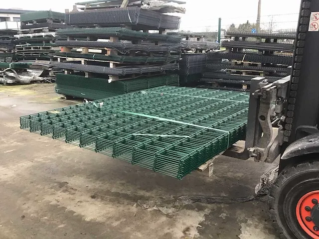 Europees fabrikaat 2d super 8/6/8mm partij panelen met palen en bevestigingen - afbeelding 5 van  10