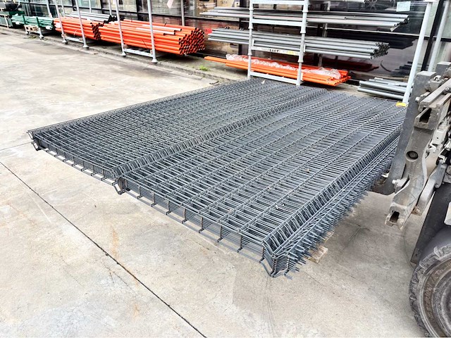 Europees fabrikaat 3d 4/5mm pakket panelen met palen en bevestigingen - afbeelding 2 van  8