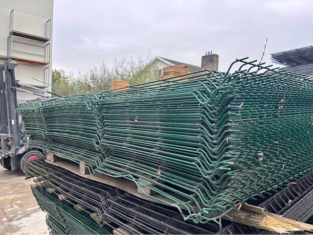 Europees fabrikaat 3d 5mm lot draadpanelen met palen en bevestigingen - afbeelding 8 van  15