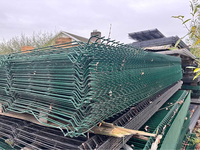 Europees fabrikaat 3d 5mm lot draadpanelen met palen en bevestigingen - afbeelding 9 van  15