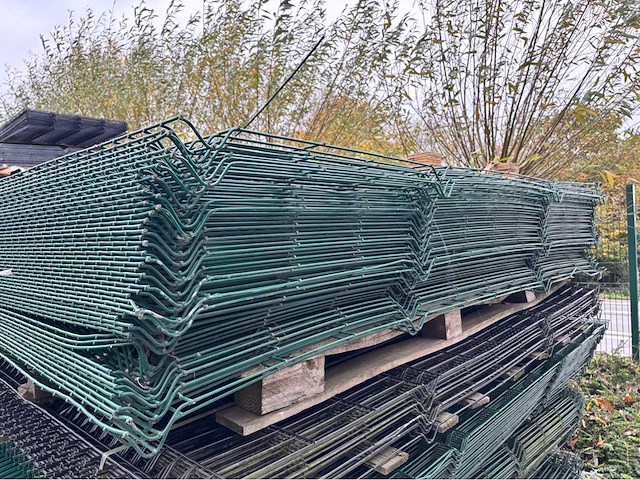 Europees fabrikaat 3d 5mm lot draadpanelen met palen en bevestigingen - afbeelding 11 van  15