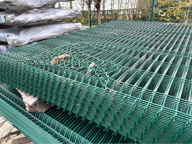 Europees fabrikaat 3d 5mm lot draadpanelen met palen en bevestigingen - afbeelding 12 van  15