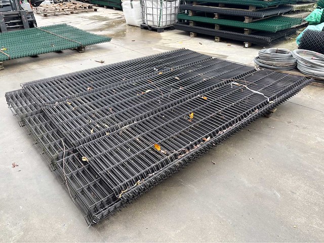 Europees fabrikaat 3d 5mm lot draadpanelen met palen en bevestigingen - afbeelding 1 van  12