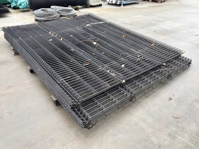 Europees fabrikaat 3d 5mm lot draadpanelen met palen en bevestigingen - afbeelding 5 van  12