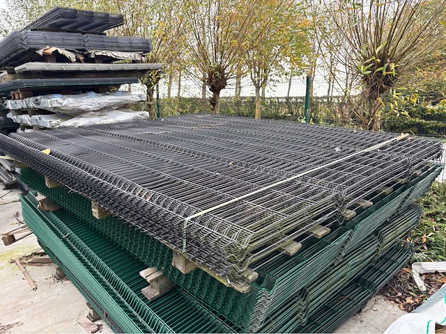 Europees fabrikaat 3d 5mm lot draadpanelen met palen en bevestigingen - afbeelding 1 van  15