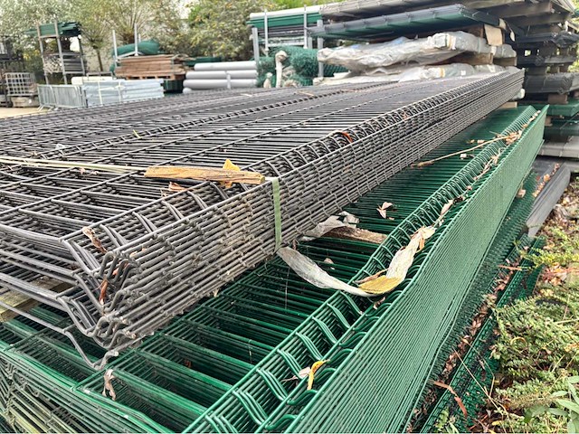 Europees fabrikaat 3d 5mm lot draadpanelen met palen en bevestigingen - afbeelding 8 van  15