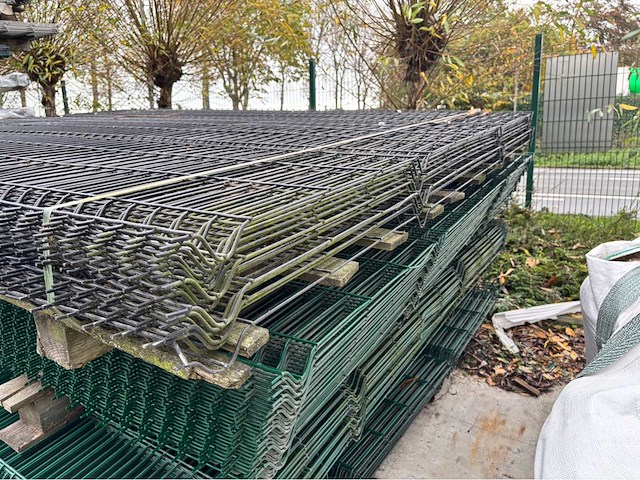 Europees fabrikaat 3d 5mm lot draadpanelen met palen en bevestigingen - afbeelding 9 van  15