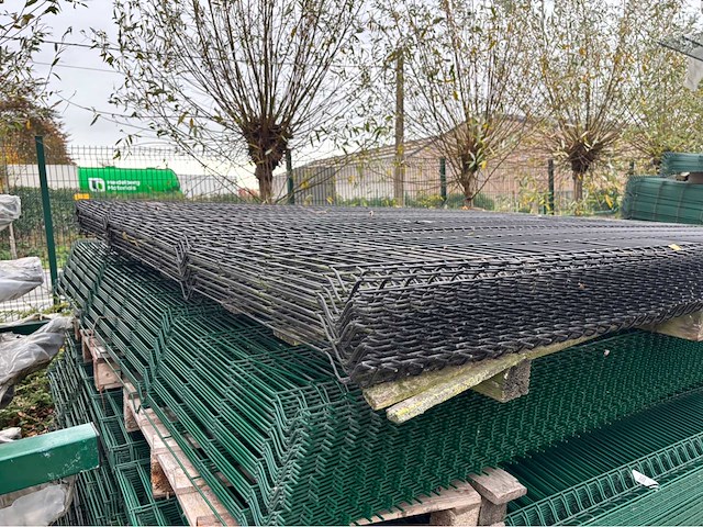 Europees fabrikaat 3d 5mm lot draadpanelen met palen en bevestigingen - afbeelding 10 van  15