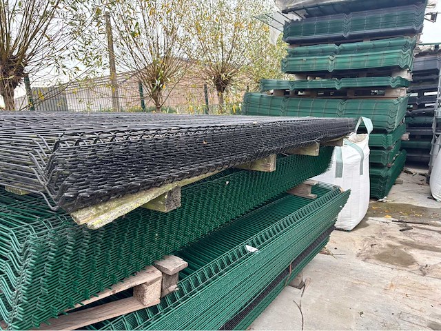 Europees fabrikaat 3d 5mm lot draadpanelen met palen en bevestigingen - afbeelding 11 van  15