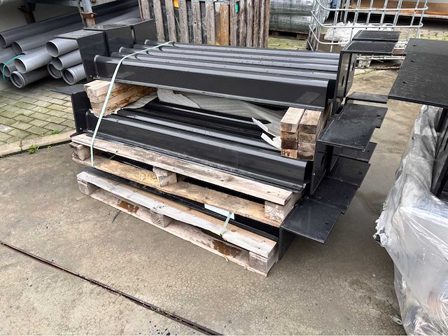 Europees fabrikaat 3d 5mm lot draadpanelen met palen en bevestigingen - afbeelding 4 van  8