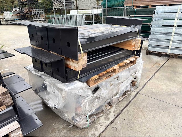 Europees fabrikaat 3d 5mm lot draadpanelen met palen en bevestigingen - afbeelding 5 van  8