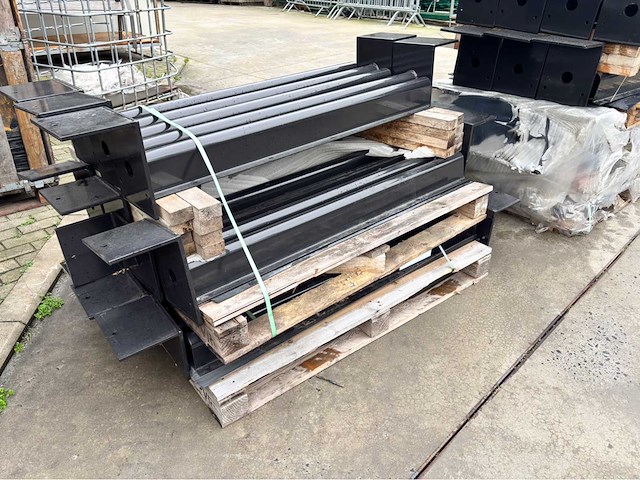 Europees fabrikaat 3d 5mm lot draadpanelen met palen en bevestigingen - afbeelding 6 van  8