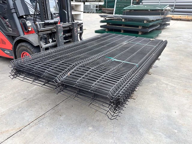 Europees fabrikaat 3d 5mm pakket panelen met palen en bevestigingen - afbeelding 1 van  11