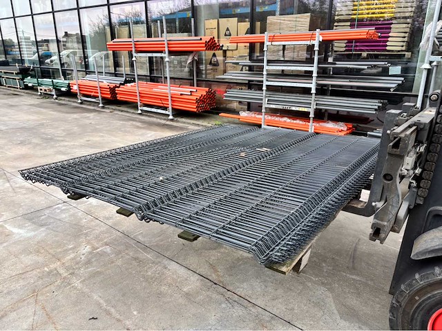 Europees fabrikaat 3d 5mm pakket panelen met palen en bevestigingen - afbeelding 3 van  10