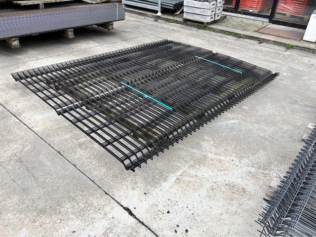 Europees fabrikaat 3d 5mm pakket panelen met palen en bevestigingen - afbeelding 1 van  10