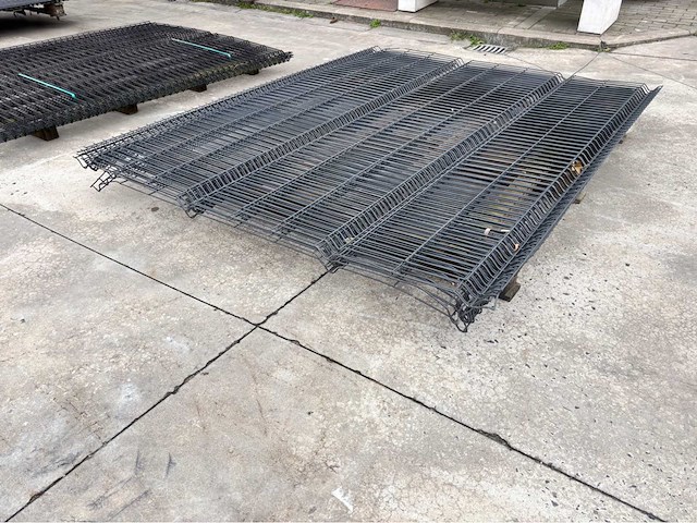 Europees fabrikaat 3d 5mm pakket panelen met palen en bevestigingen - afbeelding 3 van  10