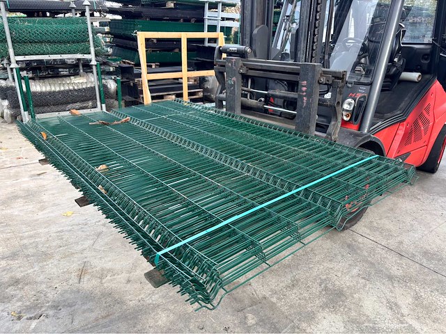 Europees fabrikaat 3d enkele staafpanelen lot draadpanelen met palen en bevestigingen - afbeelding 1 van  11