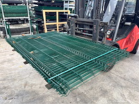 Europees fabrikaat 3d enkele staafpanelen lot draadpanelen met palen en bevestigingen - afbeelding 1 van  11