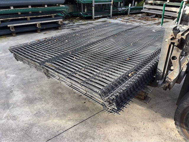 Europees fabrikaat 3d enkele staafpanelen lot panelen met palen en bevestigingen - afbeelding 1 van  12