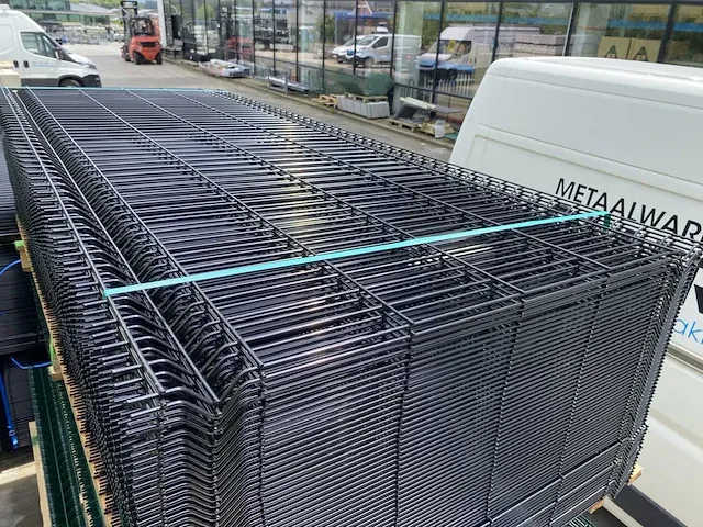 Europees fabrikaat 3d pakket draadpanelen met palen en bevestigingen - afbeelding 1 van  8