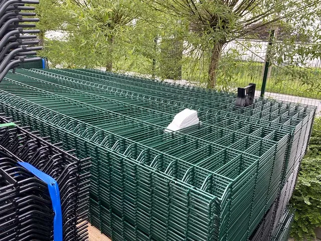 Europees fabrikaat 3d pakket draadpanelen met palen en bevestigingen - afbeelding 1 van  8