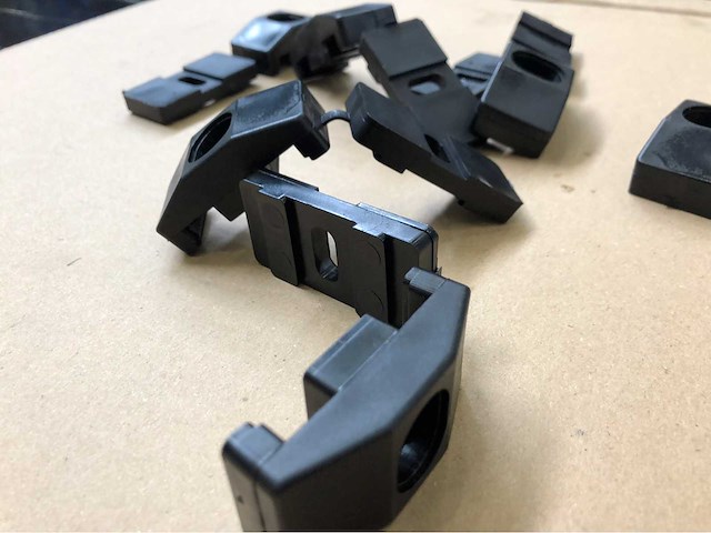 Europees fabrikaat 8/6/8mm dubbelstaafmat lot panelen met palen en bevestigingen - afbeelding 2 van  11