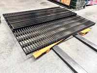 Europees fabrikaat dubbeldraadpanelen 6/5/6mm partij draadpanelen met palen en bevestigingen - afbeelding 1 van  8