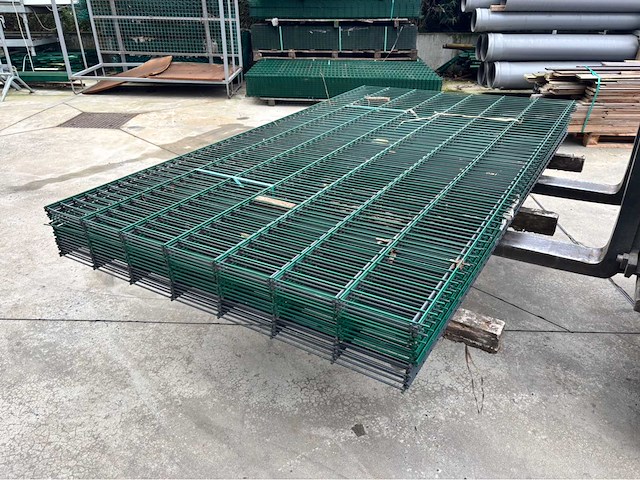 Europees fabrikaat dubbeldraadpanelen 8/6/8mm partij draadpanelen met palen en bevestiging - afbeelding 1 van  8