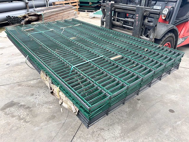 Europees fabrikaat dubbeldraadpanelen 8/6/8mm partij draadpanelen met palen en bevestiging - afbeelding 2 van  8