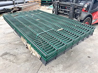 Europees fabrikaat dubbeldraadpanelen 8/6/8mm partij draadpanelen met palen en bevestiging - afbeelding 2 van  8