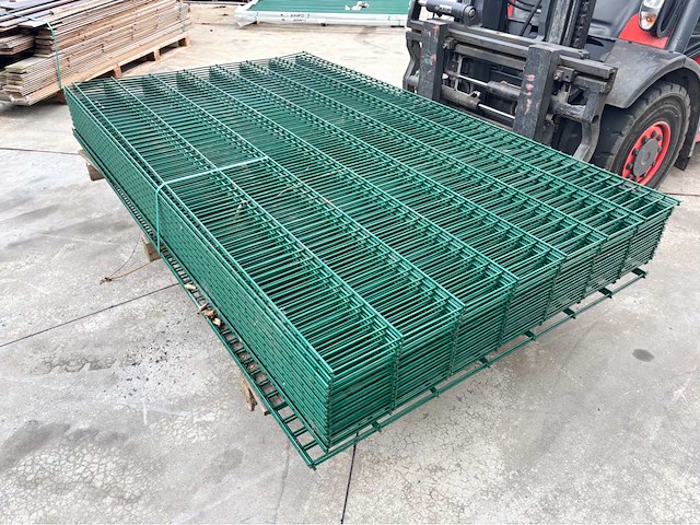 Europees fabrikaat dubbeldraadpanelen 8/6/8mm partij draadpanelen met palen en bevestiging - afbeelding 1 van  11