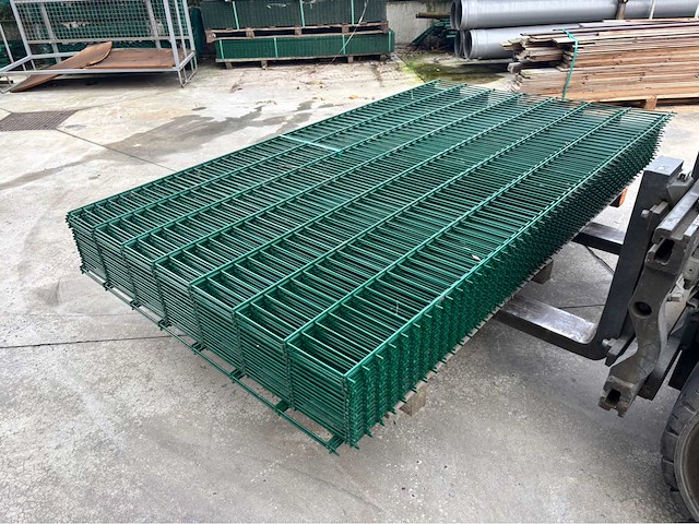 Europees fabrikaat dubbeldraadpanelen 8/6/8mm partij draadpanelen met palen en bevestiging - afbeelding 4 van  11