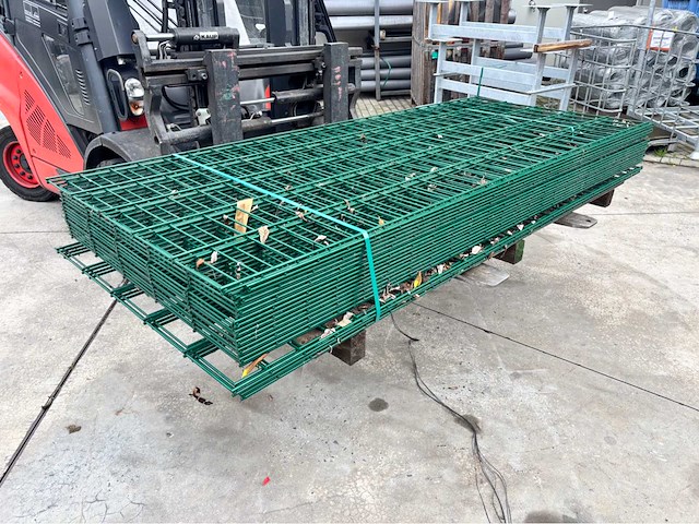 Europees fabrikaat dubbeldraadpanelen 8/6/8mm partij draadpanelen met palen en bevestiging - afbeelding 1 van  6