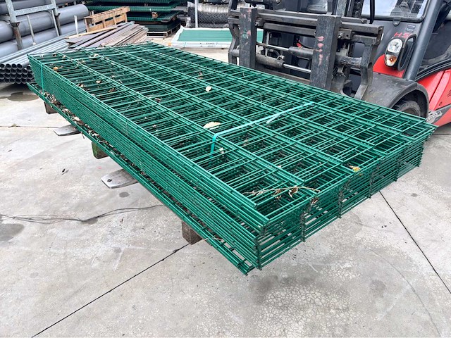 Europees fabrikaat dubbeldraadpanelen 8/6/8mm partij draadpanelen met palen en bevestiging - afbeelding 2 van  6