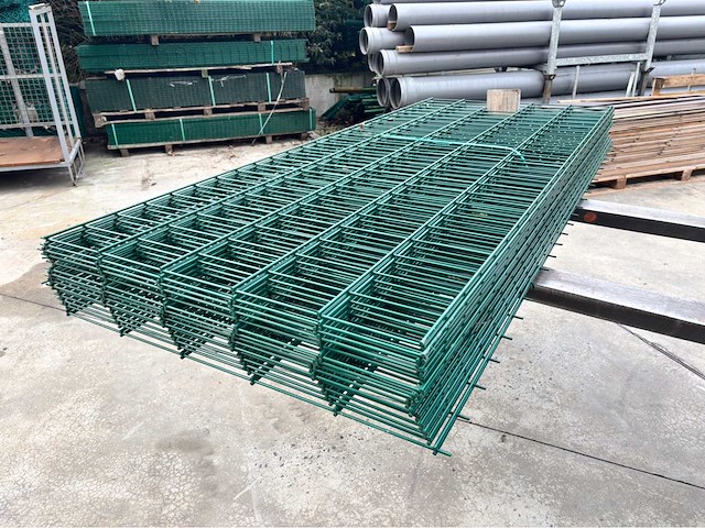 Europees fabrikaat dubbeldraadpanelen 8/6/8mm partij draadpanelen met palen en bevestiging - afbeelding 1 van  6