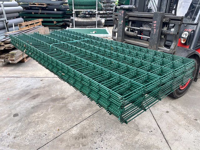 Europees fabrikaat dubbeldraadpanelen 8/6/8mm partij draadpanelen met palen en bevestiging - afbeelding 2 van  6