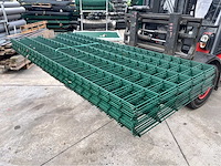 Europees fabrikaat dubbeldraadpanelen 8/6/8mm partij draadpanelen met palen en bevestiging - afbeelding 2 van  6